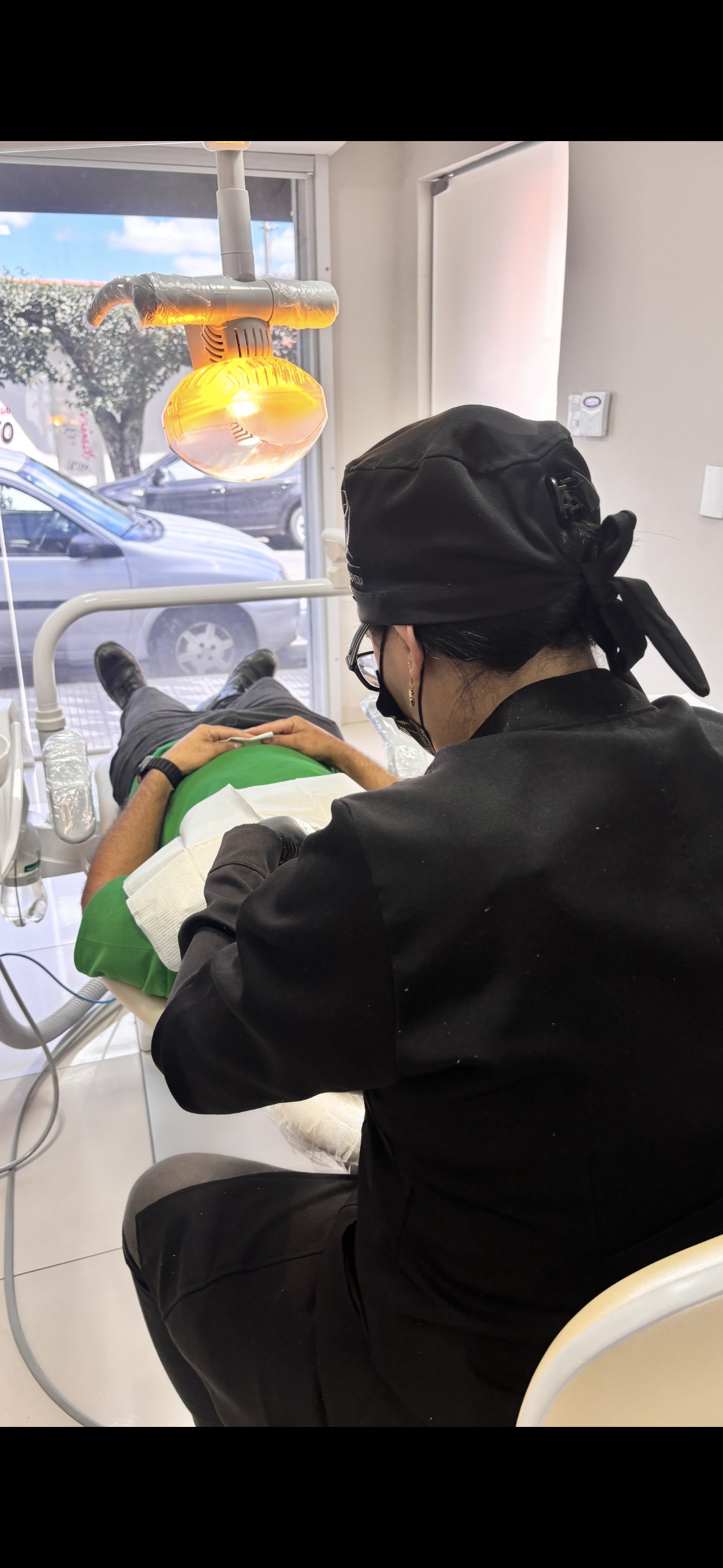 Atendimento ortodôntico no consultório da Odontologia Oliveira, em Pouso Alegre