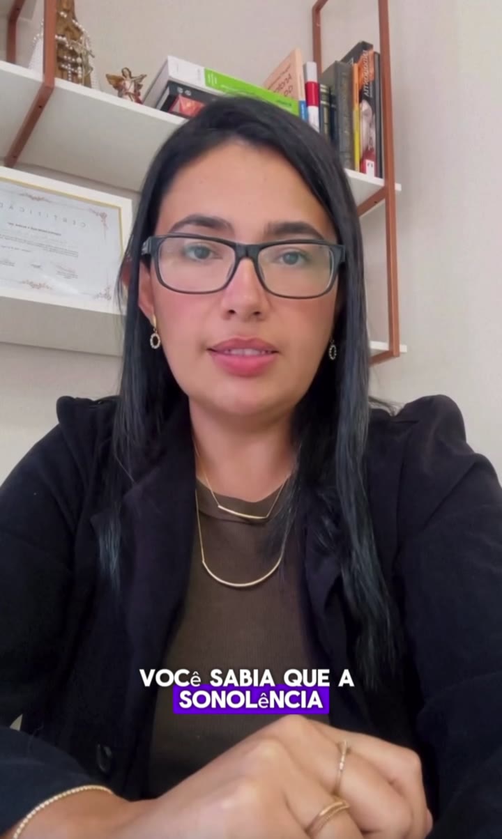 Dra. Rafaela, cirurgiã-dentista, explicando a avaliação profissional antes de indicar o dispositivo intraoral para ronco e apneia